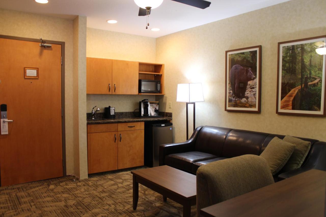 Best Western Plus Valemount Inn & Suites Exterior photo