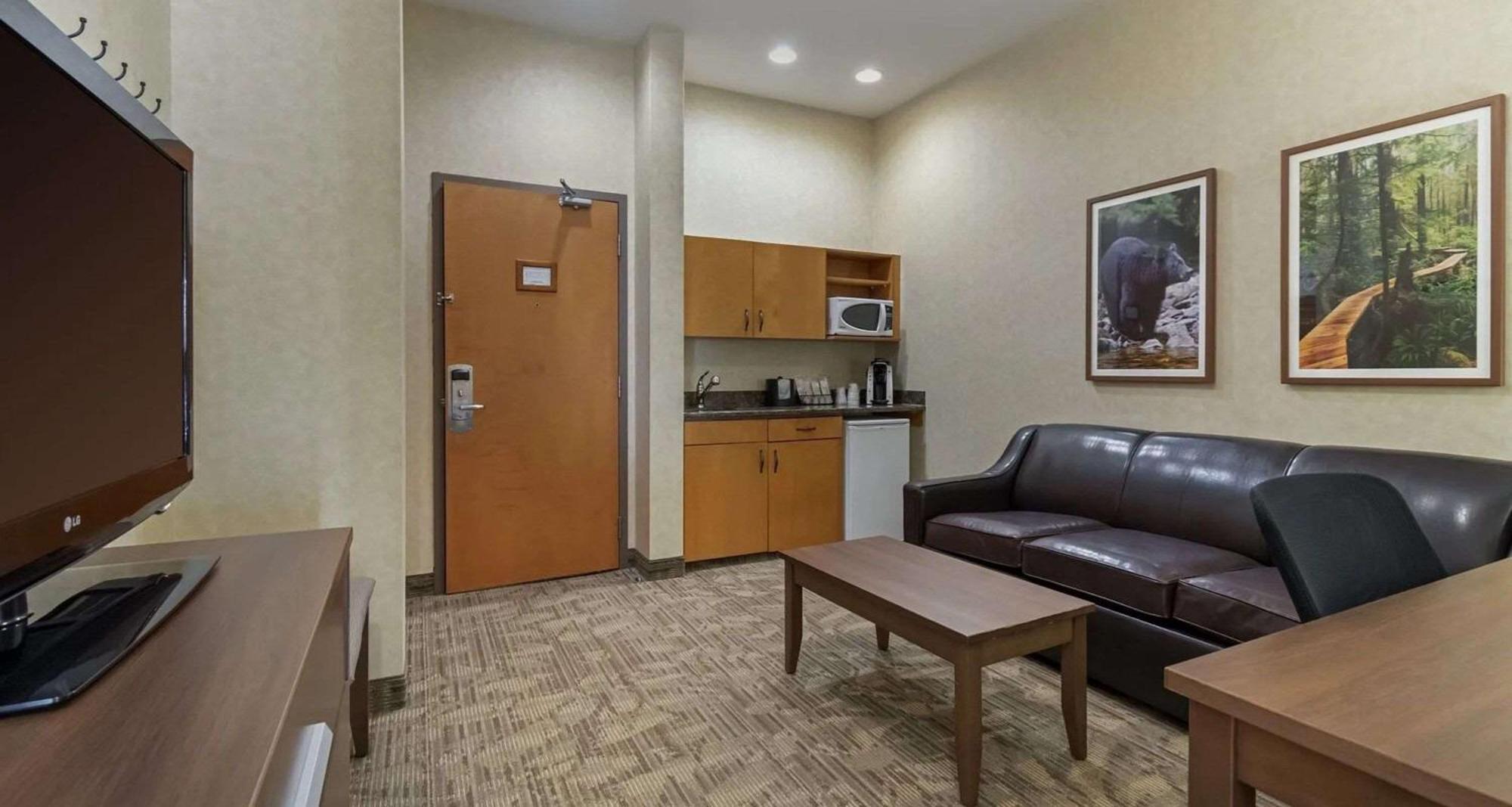 Best Western Plus Valemount Inn & Suites Exterior photo